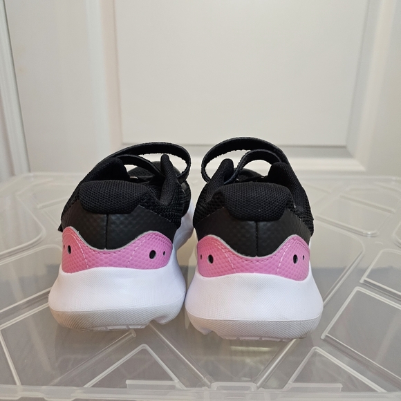 Girls Under Armour black and pink running shoe Size 3Y - Picture 4 of 8